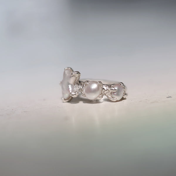 Pearl trio ring